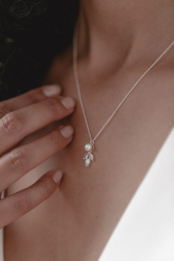 Juvelan zierliche braut halskete mit kristallen und perlen simply delightful 3.jpg