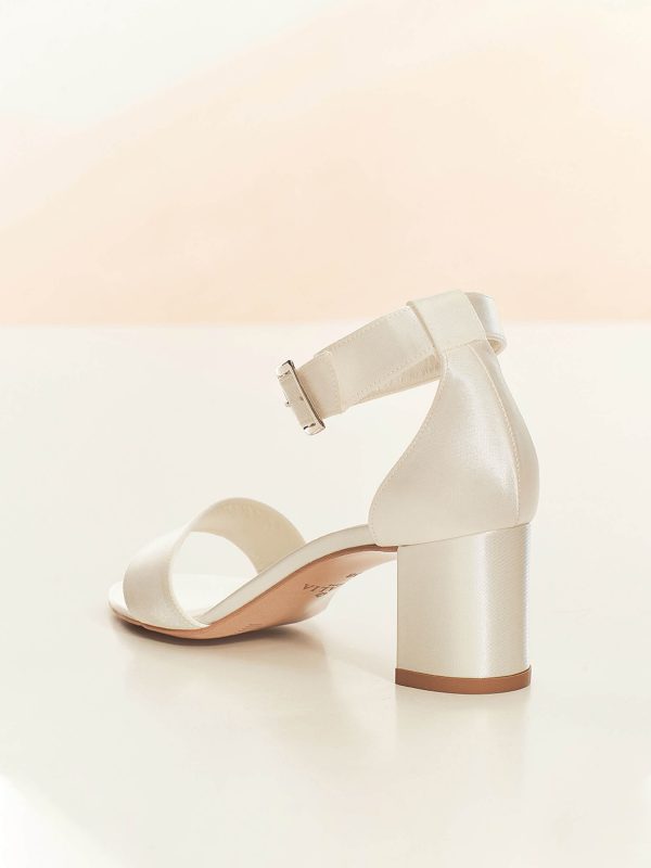 carrie-avalia-bridal-shoes-2.jpg