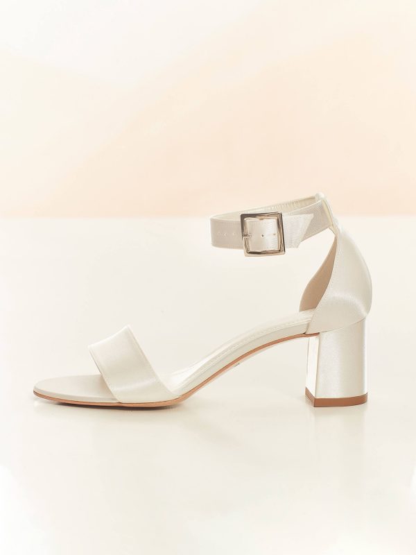 carrie-avalia-bridal-shoes-3.jpg