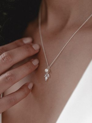 Juvelan zierliche braut halskete mit kristallen und perlen simply delightful 3.jpg