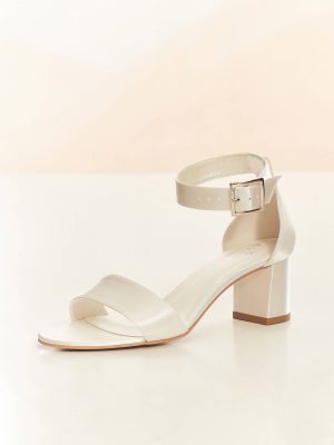 carrie-avalia-bridal-shoes-4.jpg