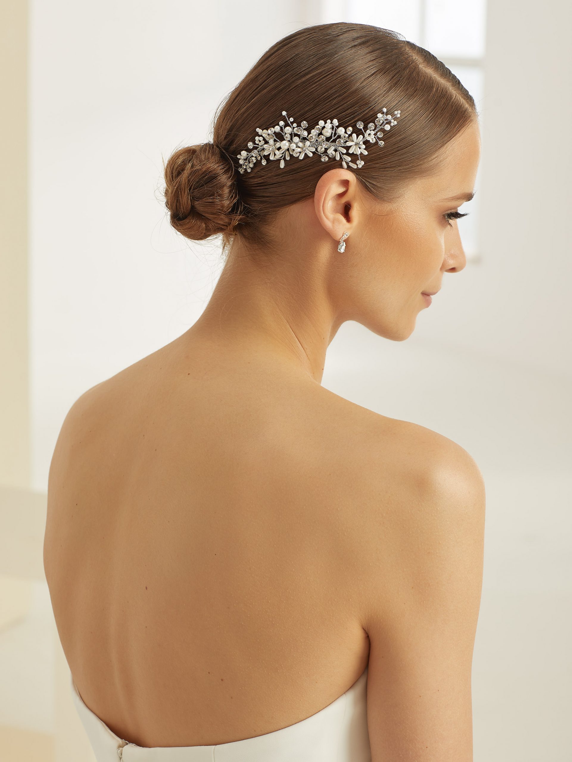 393-Bianco-Evento-bridal-headpiece-(1).jpg