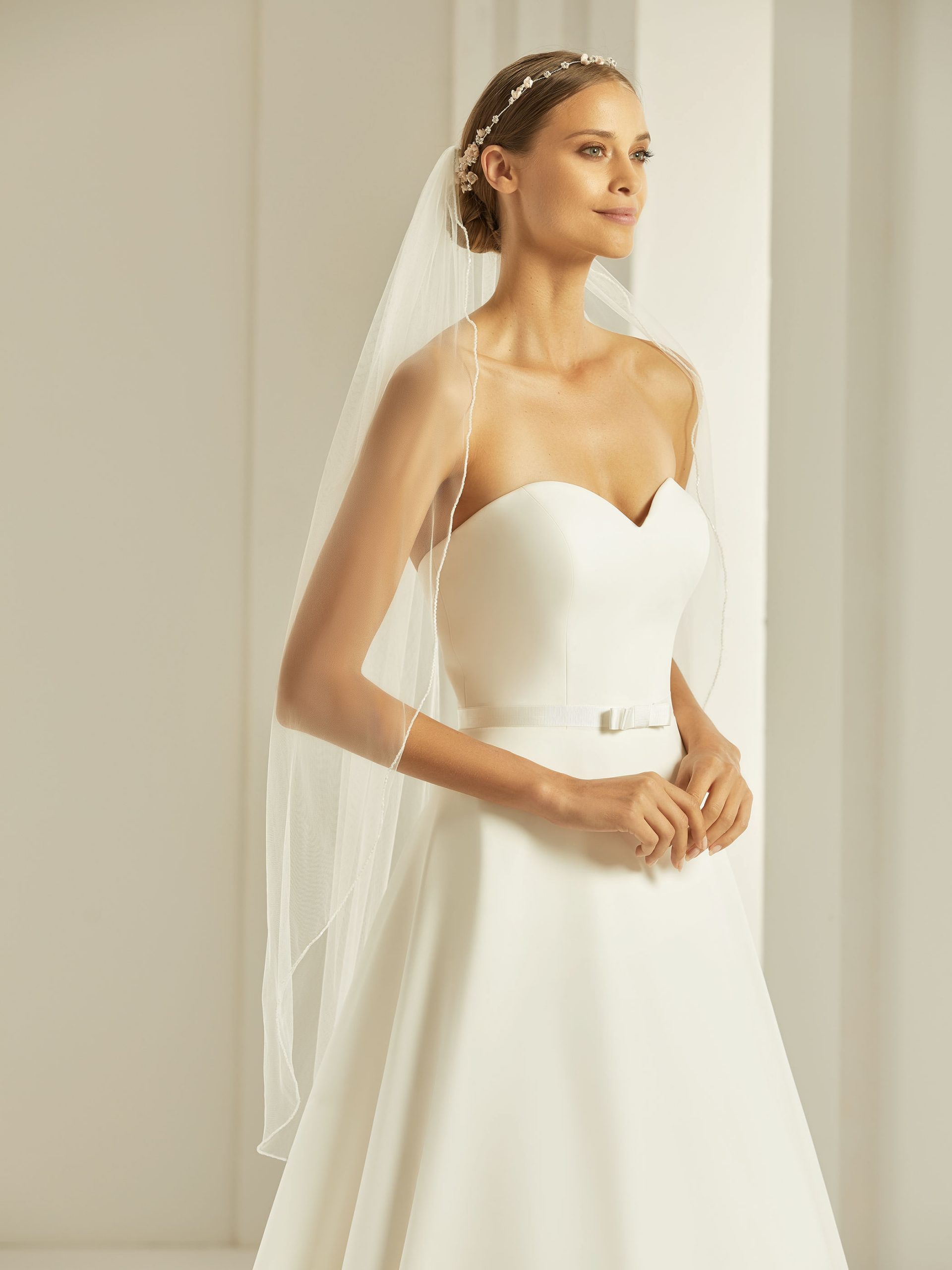 S259-Bianco-Evento-bridal-veil-(1).jpg