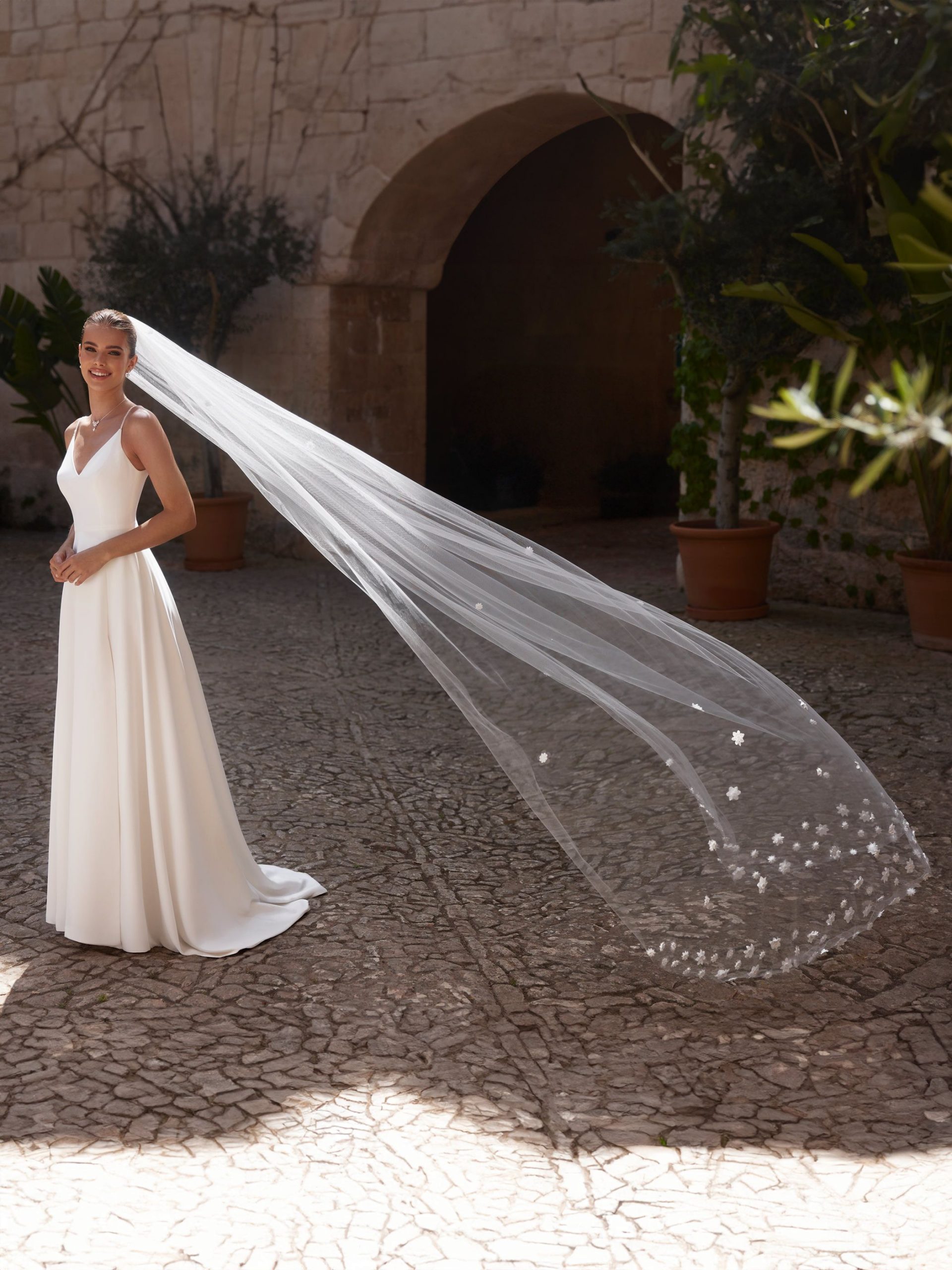 bianco-evento-bridal-veil-s501-_4_.jpg