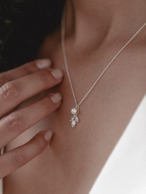Juvelan zierliche braut halskete mit kristallen und perlen simply delightful 3.jpg