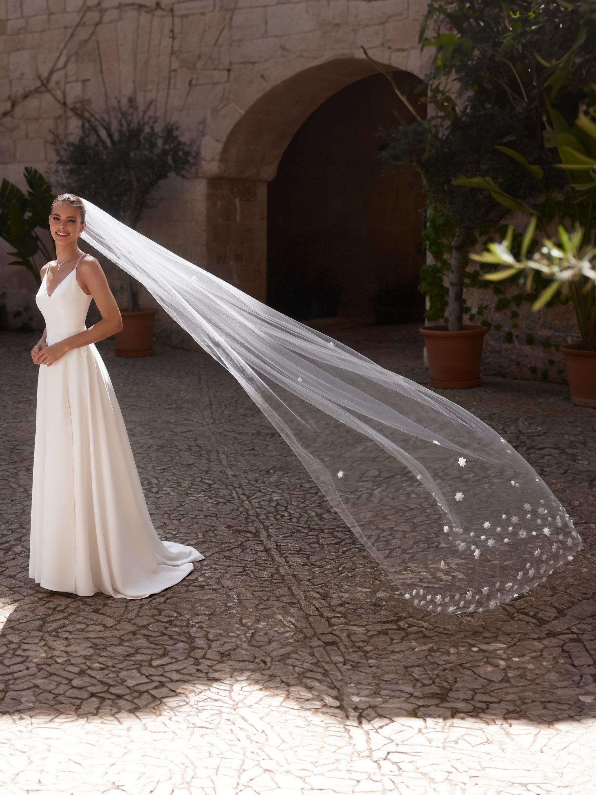 bianco-evento-bridal-veil-s501-_4_.jpg
